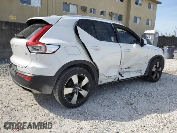 2019 Volvo XC40 Momentum z VIN YV4AC2HK8K2072999, wystawiony jako Copart lot #45344975 z przebiegiem 108 305 mil mil oraz Nie do naprawy • Non repairable. Historia ofert i sprzedaży dostępna na DreamBid. Obrazek 3.