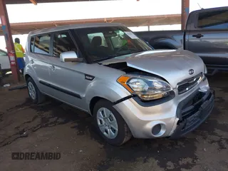 2012 Kia Soul with VIN KNDJT2A59C7400121, listed as a IAAI auction lot 42058012 with 83,059 mi miles. Bid and sale history available at carsss.com. Image 1.