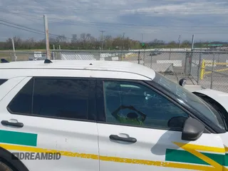 2020 Ford Police Interceptor Utility z VIN 1FM5K8AB8LGC51287, wystawiony jako IAAI lot #41885377 z przebiegiem 83 563 mil mil oraz . Historia ofert i sprzedaży dostępna na DreamBid. Obrazek 13.