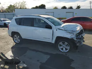 2017 Jeep Compass Sport z VIN 1C4NJCBA3HD147413, wystawiony jako Copart lot #52824965 z przebiegiem 100 072 mil mil oraz Szkoda całkowita • Salvage title. Historia ofert i sprzedaży dostępna na DreamBid. Obrazek 4.