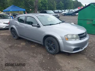 2014 Dodge Avenger SE z VIN 1C3CDZAB5EN149248, wystawiony jako IAAI lot #42524423 z przebiegiem 120 974 mil mil oraz . Historia ofert i sprzedaży dostępna na DreamBid. Obrazek 1.