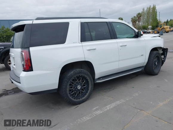 2019 GMC Yukon SLT with VIN 1GKS2BKC3KR160060, listed as a IAAI auction lot 42042122 with 124,733 mi miles. Bid and sale history available at carsss.com. Image 4.