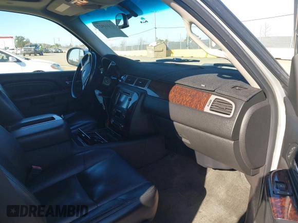 2010 GMC Yukon XL Denali with VIN 1GKUKMEF0AR176578, listed as a IAAI auction lot 41444927 with 175,100 mi miles. Bid and sale history available at carsss.com. Image 5.