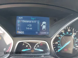 2014 Ford Escape SE z VIN 1FMCU0GX9EUE46650, wystawiony jako IAAI lot #42472060 z przebiegiem 132 086 mil mil oraz . Historia ofert i sprzedaży dostępna na DreamBid. Obrazek 7.
