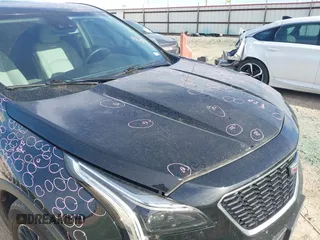 2020 Cadillac XT4 FWD Luxury z VIN 1GYAZAR48LF151119, wystawiony jako IAAI lot #41327430 z przebiegiem 62 704 mil mil oraz . Historia ofert i sprzedaży dostępna na DreamBid. Obrazek 6.