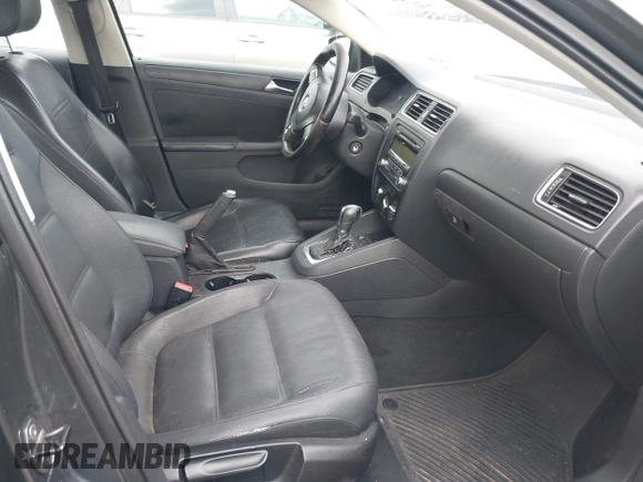 2011 Volkswagen Jetta SE z VIN 3VWDZ7AJ9BM325475, wystawiony jako IAAI lot #42746714 z przebiegiem 241 361 mil mil oraz . Historia ofert i sprzedaży dostępna na DreamBid. Obrazek 5.