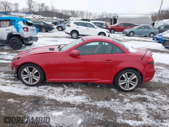2011 Mercedes-Benz SLK 300 с VIN WDBWK5EA5BF235754, выставлен на аукционе IAAI как лот 41315732 с пробегом 105 347 миль миль и . История ставок и продаж доступна на DreamBid. Изображение 14.
