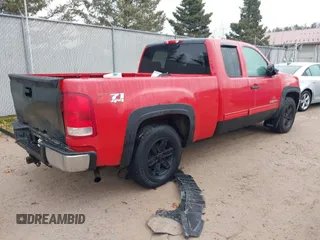 2010 GMC Sierra 1500 SLE z VIN 1GTSKVE33AZ144299, wystawiony jako IAAI lot #41086313 z przebiegiem 199 994 mil mil oraz . Historia ofert i sprzedaży dostępna na DreamBid. Obrazek 4.