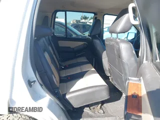 2010 Ford Explorer Eddie Bauer z VIN 1FMEU7EE8AUA98899, wystawiony jako IAAI lot #42058393 z przebiegiem 105 619 mil mil oraz . Historia ofert i sprzedaży dostępna na DreamBid. Obrazek 8.