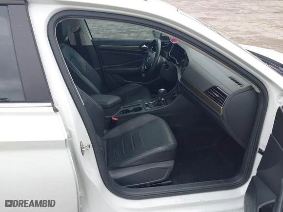 2019 Volkswagen Jetta SEL Premium with VIN 3VWG57BU3KM103807, listed as a IAAI auction lot 41733098 with 68,608 mi miles. Bid and sale history available at carsss.com. Image 5.
