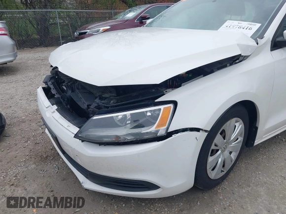 2014 Volkswagen Jetta SE z VIN 3VWD17AJ8EM211169, wystawiony jako IAAI lot #41978416 z przebiegiem 141 545 mil mil oraz . Historia ofert i sprzedaży dostępna na DreamBid. Obrazek 19.