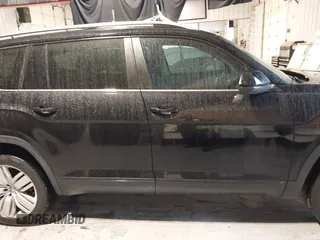 2019 Volkswagen Atlas SE with VIN 1V2WR2CA3KC603377, listed as a IAAI auction lot 42145332 with 137,553 mi miles and . Bid and sale history available at DreamBid. Image 12.