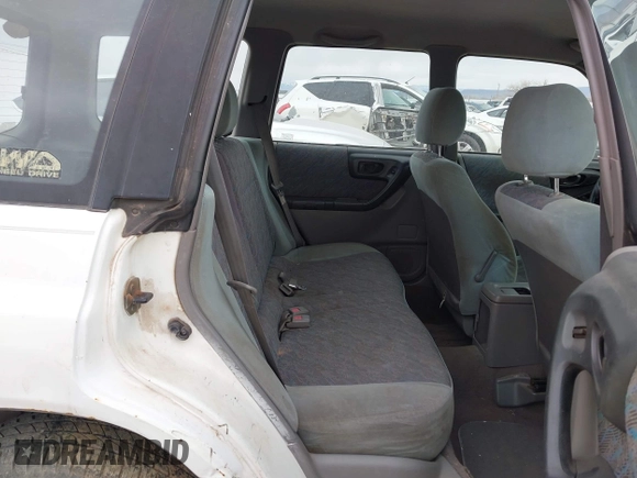 1998 Subaru Forester L with VIN JF1SF635XWH753021, listed as a IAAI auction lot 41541975 with 236,425 mi miles. Bid and sale history available at carsss.com. Image 8.
