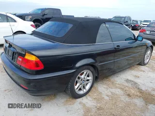 2004 BMW 3 Series 325Ci with VIN WBABW33414PL25483, listed as a IAAI auction lot 40604293 with 1 mi miles. Bid and sale history available at carsss.com. Image 4.