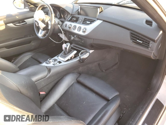 2014 BMW Z4 sDrive28i with VIN WBALL5C52EJ105050, listed as a Copart auction lot 82925334 with 0 mi miles and Salvage Title. Bid and sale history available at carsss.com. Image 8.