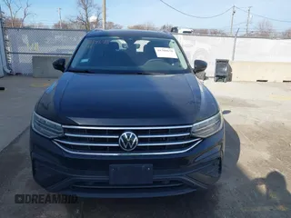2022 Volkswagen Tiguan SE z VIN 3VV2B7AX4NM118467, wystawiony jako IAAI lot #41769676 z przebiegiem 55 305 mil mil oraz . Historia ofert i sprzedaży dostępna na DreamBid. Obrazek 13.
