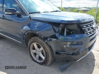 2017 Ford Explorer XLT z VIN 1FM5K8D82HGD51392, wystawiony jako IAAI lot #42224352 z przebiegiem 127 450 mil mil oraz . Historia ofert i sprzedaży dostępna na DreamBid. Obrazek 6.