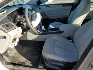 2016 Hyundai Sonata Hybrid SE with VIN KMHE24L11GA029731, listed as a Copart auction lot 43916095 with 160,104 mi miles and Salvage Title. Bid and sale history available at carsss.com. Image 7.