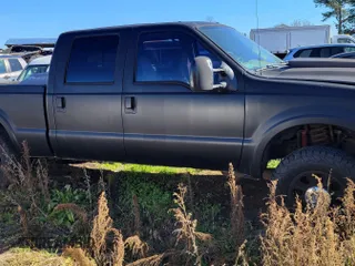 2006 Ford F-250 XL z VIN 1FTSW21P86ED78979, wystawiony jako IAAI lot #42470752 z przebiegiem 199 599 mil mil oraz . Historia ofert i sprzedaży dostępna na DreamBid. Obrazek 1.