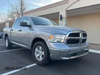 2023 Ram 1500 SLT z VIN 1C6RR6LG6PS533811, wystawiony jako Copart lot #49743065 z przebiegiem 10 320 mil mil oraz Czysty tytuł • Clean title. Historia ofert i sprzedaży dostępna na DreamBid. Obrazek 1.