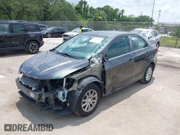 2017 Chevrolet Sonic LT z VIN 1G1JD5SH6H4125266, wystawiony jako IAAI lot #42354200 z przebiegiem 139 344 mil mil oraz . Historia ofert i sprzedaży dostępna na DreamBid. Obrazek 2.