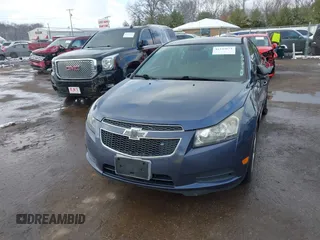 2014 Chevrolet Cruze LS z VIN 1G1PA5SH1E7189504, wystawiony jako IAAI lot #41143671 z przebiegiem 159 775 mil mil oraz . Historia ofert i sprzedaży dostępna na DreamBid. Obrazek 17.