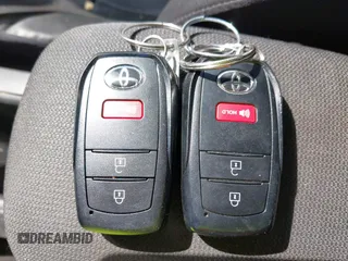 2023 Toyota Corolla Cross LE z VIN 7MUCAABG4PV063433, wystawiony jako IAAI lot #42227150 z przebiegiem 40 387 mil mil oraz . Historia ofert i sprzedaży dostępna na DreamBid. Obrazek 11.