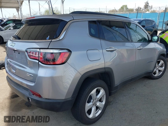 2019 Jeep Compass Altitude z VIN 3C4NJCBB7KT833187, wystawiony jako IAAI lot #41852079 z przebiegiem 73 949 mil mil oraz . Historia ofert i sprzedaży dostępna na DreamBid. Obrazek 4.