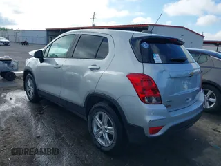 2021 Chevrolet Trax LS z VIN KL7CJKSB2MB316589, wystawiony jako IAAI lot #42203347 z przebiegiem 77 105 mil mil oraz . Historia ofert i sprzedaży dostępna na DreamBid. Obrazek 3.