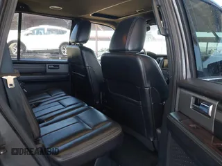 2017 Ford Expedition Platinum z VIN 1FMJU1MT5HEA25988, wystawiony jako IAAI lot #42577390 z przebiegiem 185 037 mil mil oraz . Historia ofert i sprzedaży dostępna na DreamBid. Obrazek 8.