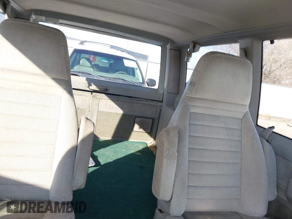 1994 Chevrolet Astro with VIN 1GNEL19W5RB123229, listed as a IAAI auction lot 41675096 with 186,497 mi miles. Bid and sale history available at carsss.com. Image 8.
