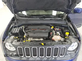 2017 Jeep Renegade Latitude with VIN ZACCJBBB3HPF43904, listed as a Copart auction lot 45128565 with 30,325 mi miles and Clean Title. Bid and sale history available at carsss.com. Image 11.