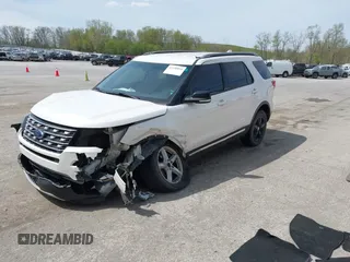 2017 Ford Explorer XLT z VIN 1FM5K8DH4HGA21835, wystawiony jako IAAI lot #42148816 z przebiegiem 109 583 mil mil oraz . Historia ofert i sprzedaży dostępna na DreamBid. Obrazek 2.