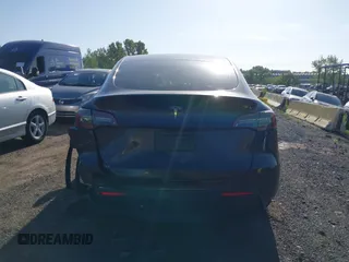 2024 Tesla Model Y z VIN 7SAYGDED8RF158878, wystawiony jako IAAI lot #42514586 z przebiegiem 18 594 mil mil oraz . Historia ofert i sprzedaży dostępna na DreamBid. Obrazek 16.