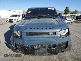 2021 Land Rover Defender S z VIN SALEJ7RX6M2035267, wystawiony jako Copart lot #41673735 z przebiegiem Nie podano mil oraz Czysty tytuł • Clean title. Historia ofert i sprzedaży dostępna na DreamBid. Obrazek 5.