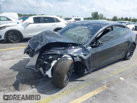 2025 Tesla Model 3 Long Range z VIN 5YJ3E1EBXSF909124, wystawiony jako IAAI lot #42015297 z przebiegiem Nie podano mil oraz . Historia ofert i sprzedaży dostępna na DreamBid. Obrazek 2.