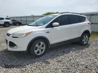 2013 Ford Escape SE z VIN 1FMCU0GX6DUA28819, wystawiony jako Copart lot #56925705 z przebiegiem 227 269 mil mil oraz Szkoda całkowita • Salvage title. Historia ofert i sprzedaży dostępna na DreamBid. Obrazek 1.