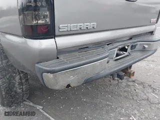2007 GMC Sierra 2500HD Classic SLE1 with VIN 1GTHK29D47E186976, listed as a IAAI auction lot 41644961 with 442,073 mi miles. Bid and sale history available at carsss.com. Image 6.