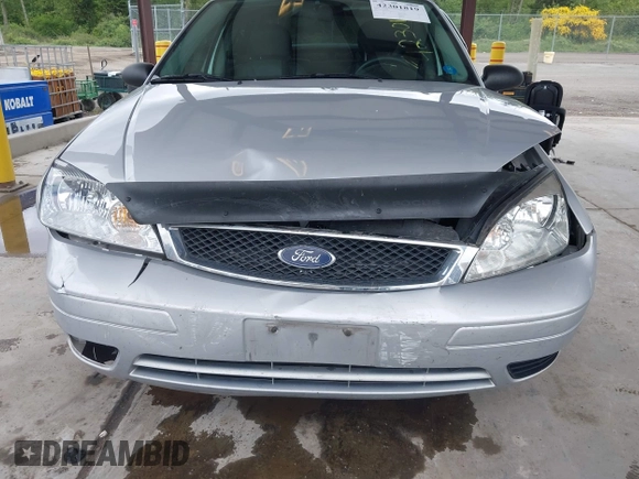 2006 Ford Focus S z VIN 1FAFP34N66W141597, wystawiony jako IAAI lot #42301819 z przebiegiem 94 705 mil mil oraz . Historia ofert i sprzedaży dostępna na DreamBid. Obrazek 6.