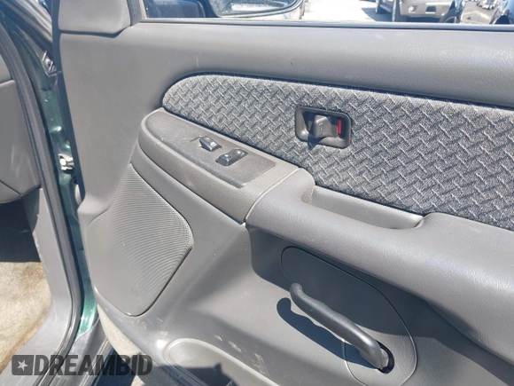 2003 Chevrolet Avalanche with VIN 3GNEC13T03G243761, listed as a IAAI auction lot 42164429 with 197,951 mi miles and . Bid and sale history available at DreamBid. Image 5.