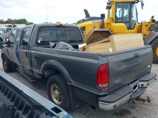 2004 Ford F-250 XL z VIN 1FTNW20L94EB48554, wystawiony jako IAAI lot #42451865 z przebiegiem 182 537 mil mil oraz . Historia ofert i sprzedaży dostępna na DreamBid. Obrazek 3.