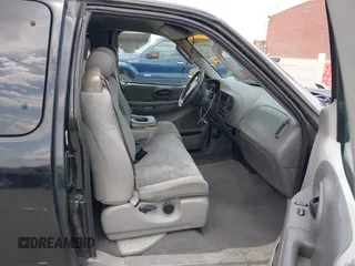 2002 Ford F-150 XL z VIN 1FTRX07W12KD47521, wystawiony jako IAAI lot #42044623 z przebiegiem 334 930 mil mil oraz . Historia ofert i sprzedaży dostępna na DreamBid. Obrazek 5.