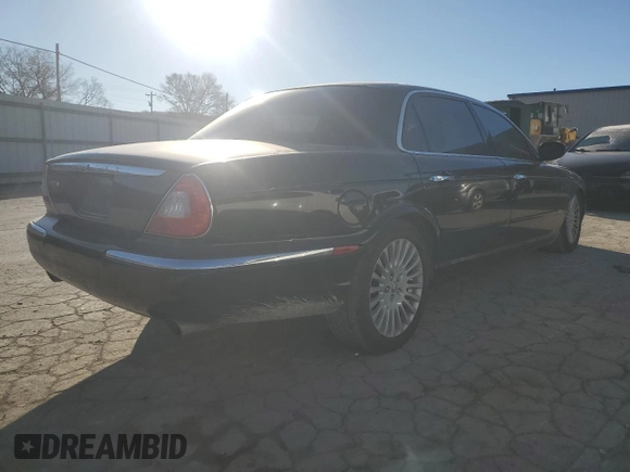 2005 Jaguar XJ Vanden Plas z VIN SAJWA82C75SG45094, wystawiony jako Copart lot #83891564 z przebiegiem 57 467 mil mil oraz Szkoda całkowita • Salvage title. Historia ofert i sprzedaży dostępna na DreamBid. Obrazek 3.