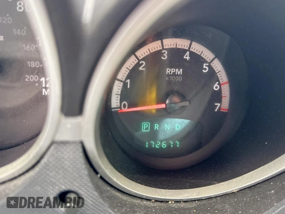 2007 Dodge Nitro SLT z VIN 1D8GU58K77W690568, wystawiony jako Copart lot #61766405 z przebiegiem 177 426 mil mil oraz Czysty tytuł • Clean title. Historia ofert i sprzedaży dostępna na DreamBid. Obrazek 8.