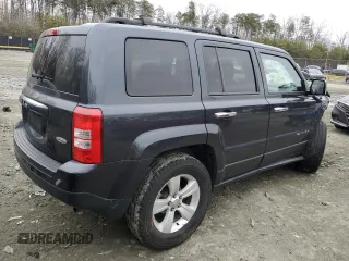 2016 Jeep Patriot Latitude with VIN 1C4NJRFB2GD587062, listed as a Copart auction lot 43971305 with 135,744 mi miles and Salvage Title. Bid and sale history available at carsss.com. Image 3.