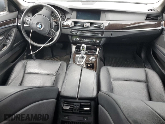2013 BMW 5 Series 528i xDrive z VIN WBAXH5C57DD111555, wystawiony jako Copart lot #57284575 z przebiegiem 145 947 mil mil oraz Tytuł czysty. Historia ofert i sprzedaży dostępna na DreamBid. Obrazek 8.