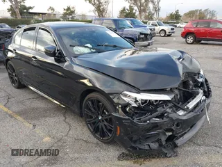 2019 BMW 5 Series 540i z VIN WBAJE5C54KBM76816, wystawiony jako IAAI lot #41439239 z przebiegiem 33 892 mil mil oraz . Historia ofert i sprzedaży dostępna na DreamBid. Obrazek 1.
