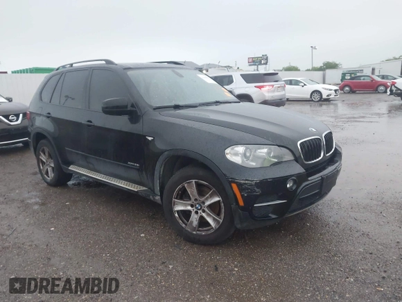 2013 BMW X5 xDrive35i z VIN 5UXZV4C53D0B23239, wystawiony jako IAAI lot #42200152 z przebiegiem 173 463 mil mil oraz . Historia ofert i sprzedaży dostępna na DreamBid. Obrazek 1.