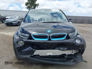 2017 BMW i3 z VIN WBY1Z8C5XHV889564, wystawiony jako IAAI lot #42239516 z przebiegiem 54 400 mil mil oraz . Historia ofert i sprzedaży dostępna na DreamBid. Obrazek 6.