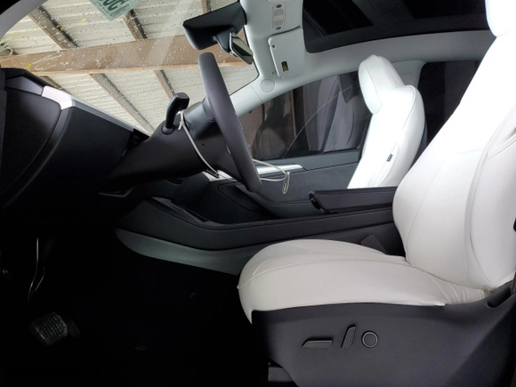 2023 Tesla Model Y Long Range with VIN 7SAYGDEEXPA192596, listed as a Copart auction lot 50996695 with 17,007 mi miles and Salvage Title. Bid and sale history available at carsss.com. Image 7.